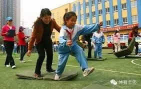 什么是“博弈论中的纳什谈判解”？解析多人博弈中的利益分割。（纳什谈判解入门：多人博弈中的收益分配解析）