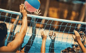 布朗吸引四人防守 妙传助攻胡金秋打进