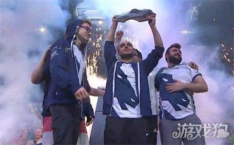 走出困境的 走出困境的