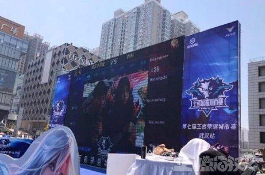 答案在于他